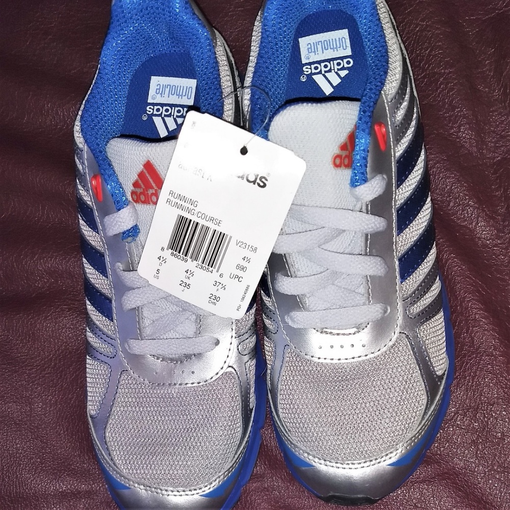 NWT Youth SZ 5 Women Equivalent 6-7 athletic shoes run Adidas NWT